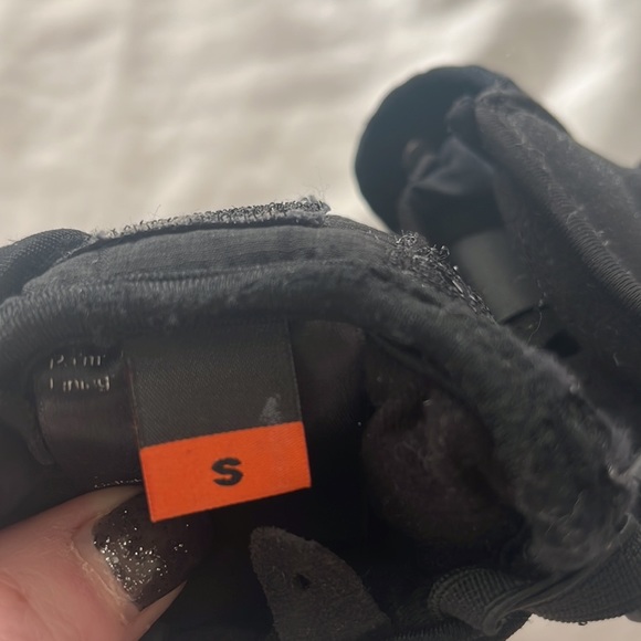 CELTEK premium black insulated ski/ snowboarding gloves with sequin trim - Picture 5 of 7